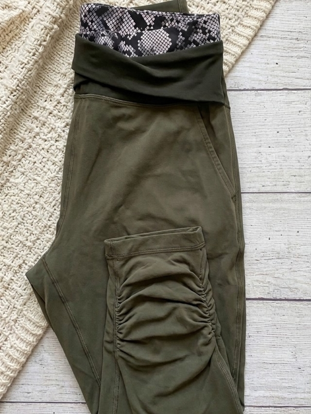 Lululemon Align™ Crossover Waist HR Jogger 25" Dark Olive/Snakeskin Size 4 Rare - Picture 3 of 9